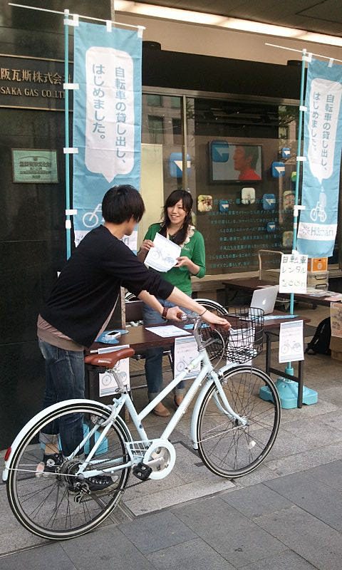 HUBchariの拠点探しをする川口さん